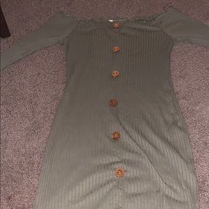 Full Circle Trends ( off the shoulder dress)